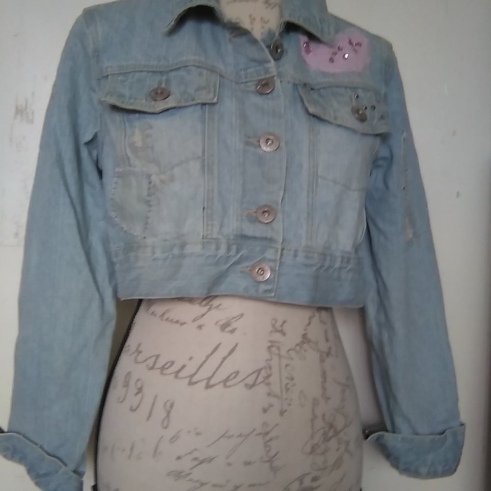 SIZE MEDIUM VANILLA JEANS BLUE COLLARED FULL SLEEVED BUTTON DOWN JEAN JACKET
